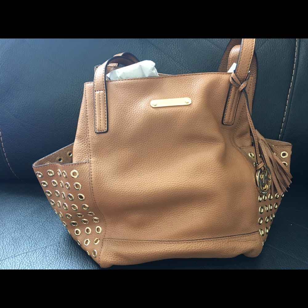 Micheal Kors Ashbury Grommet Purse